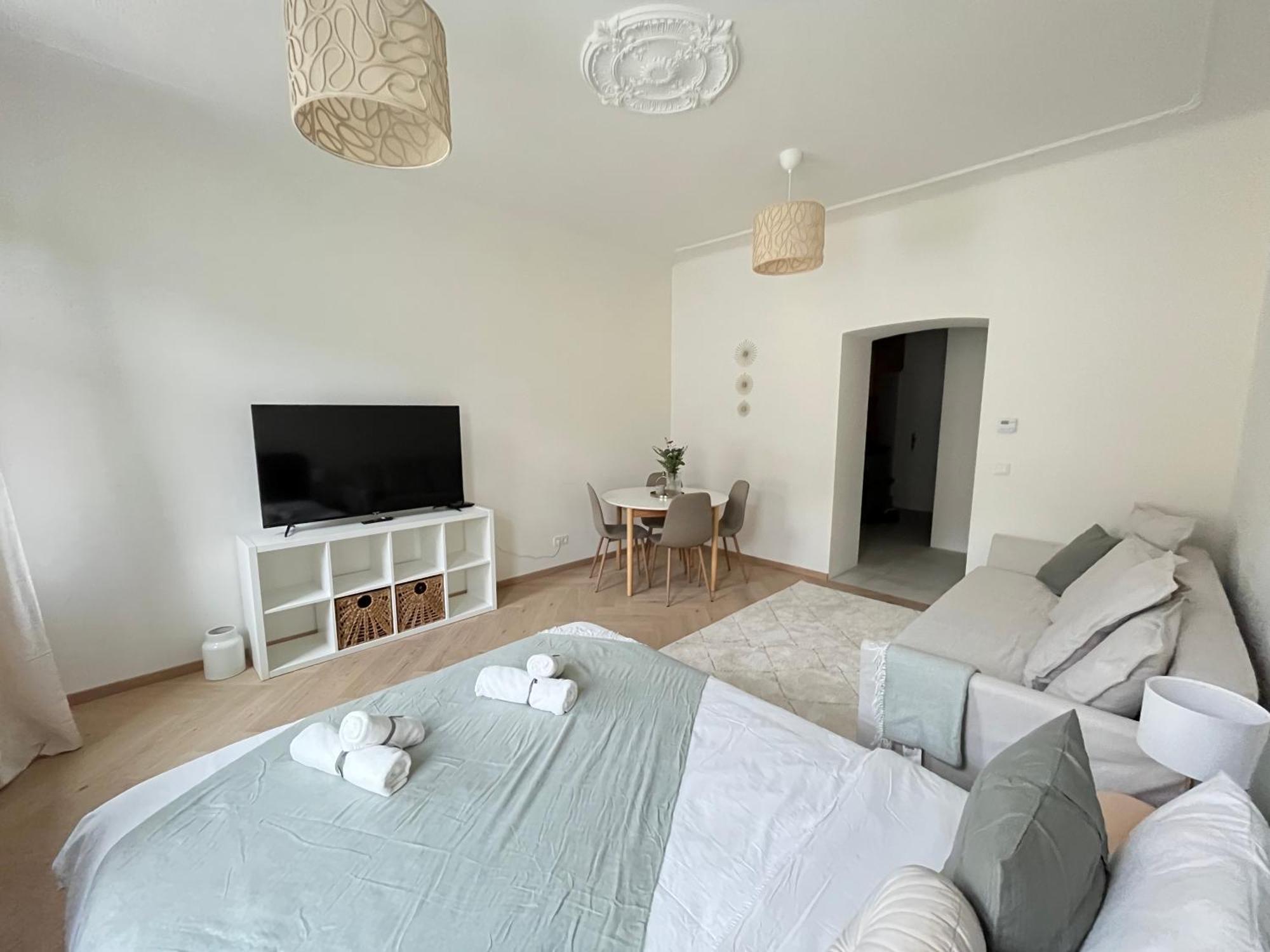 Luxurious One Room Apartment Near Schoenbrunn Palace Wien Exteriör bild